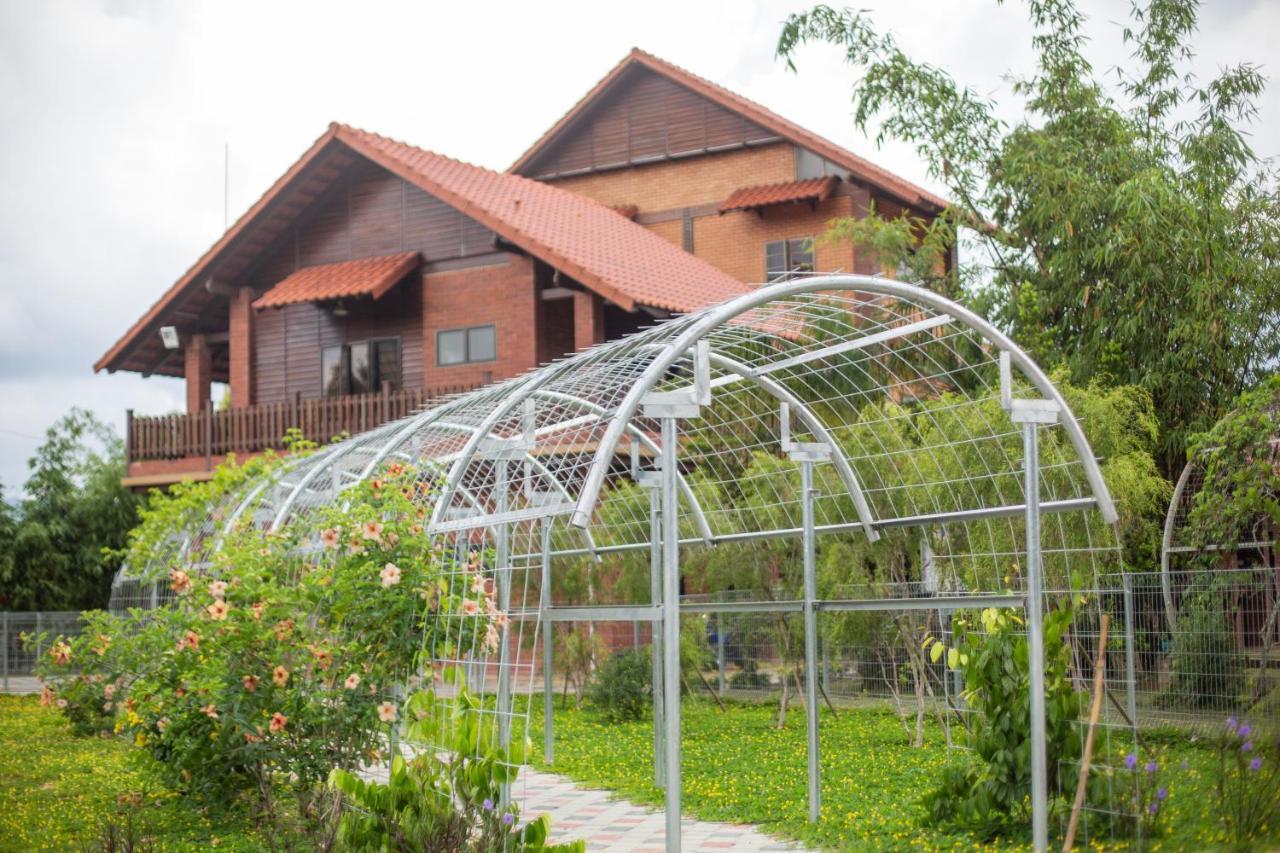 Red House The Garden Stay In Bukit Tinggi By Play Бентонг Екстер'єр фото