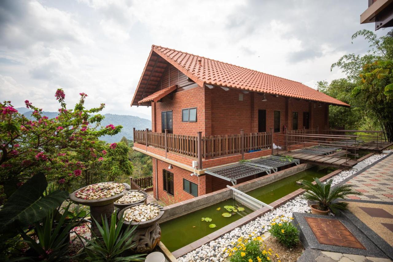 Red House The Garden Stay In Bukit Tinggi By Play Бентонг Екстер'єр фото