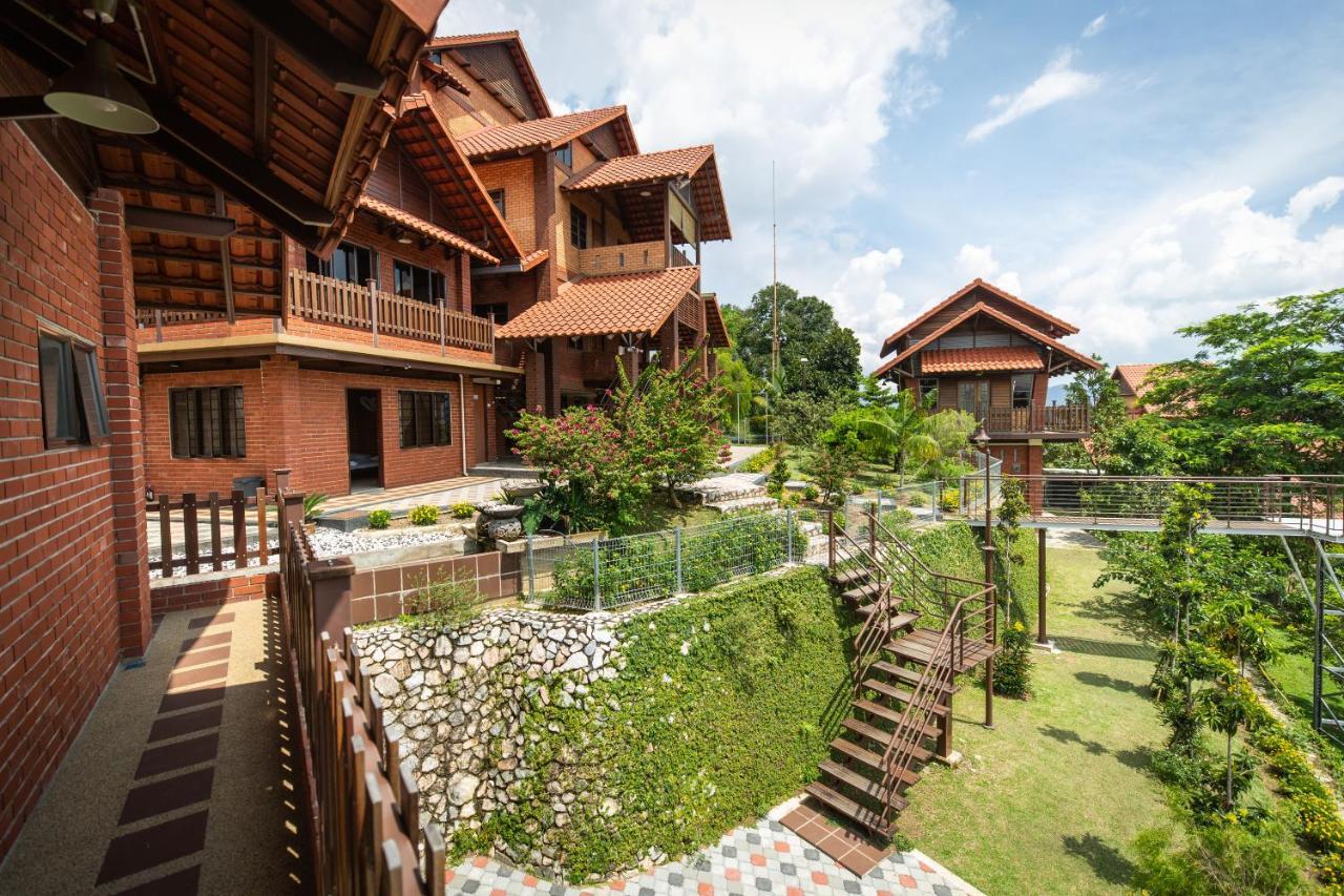Red House The Garden Stay In Bukit Tinggi By Play Бентонг Екстер'єр фото
