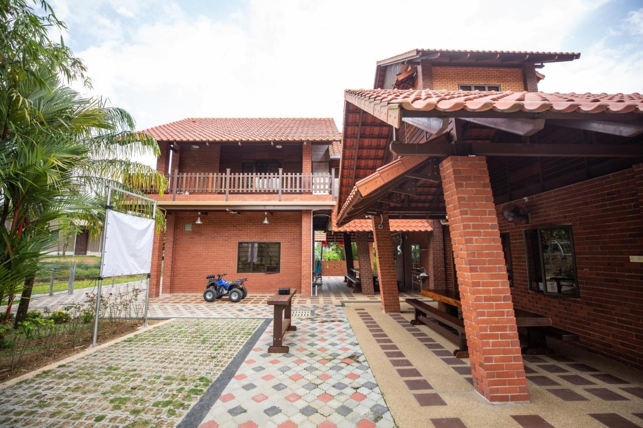 Red House The Garden Stay In Bukit Tinggi By Play Бентонг Екстер'єр фото