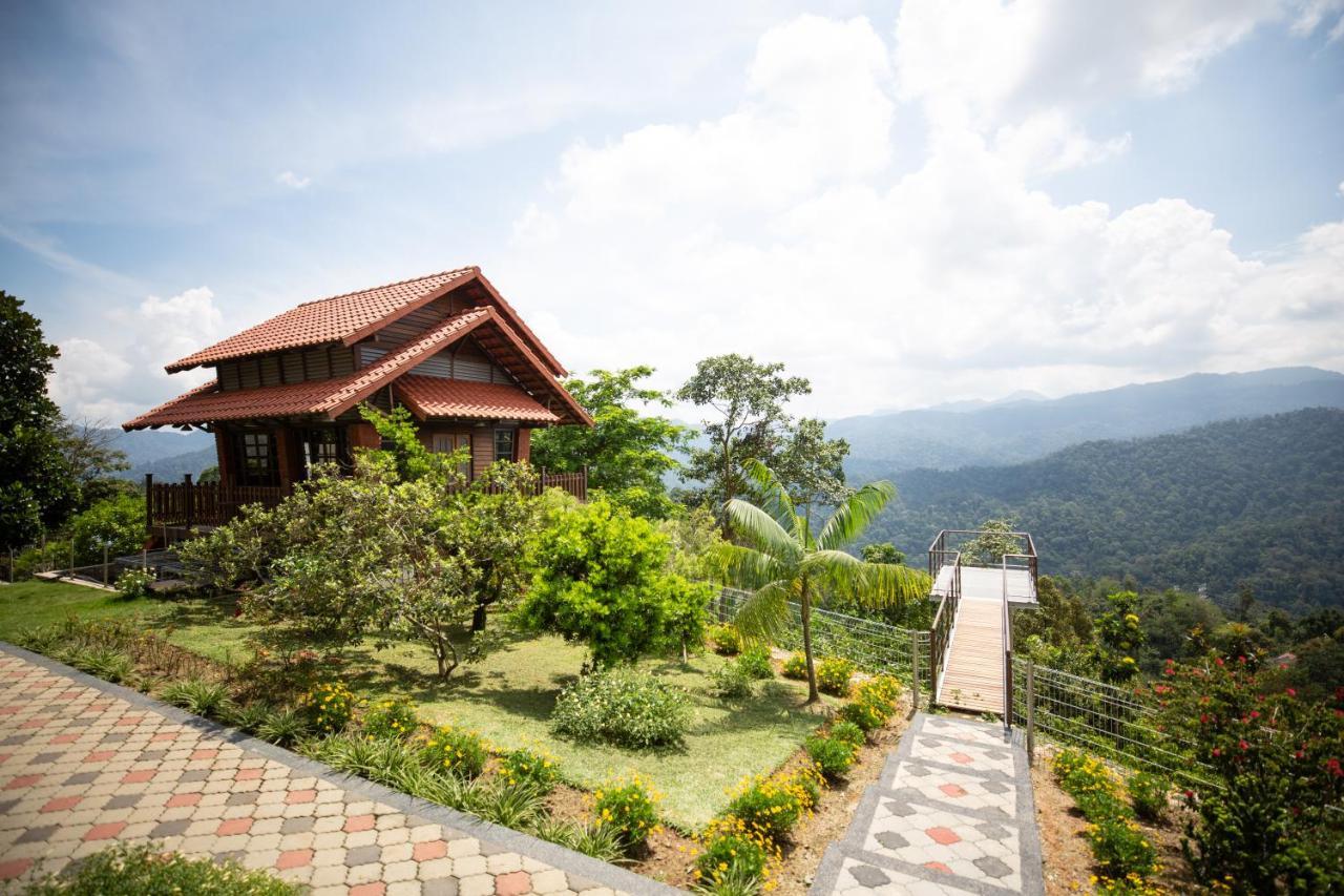 Red House The Garden Stay In Bukit Tinggi By Play Бентонг Екстер'єр фото